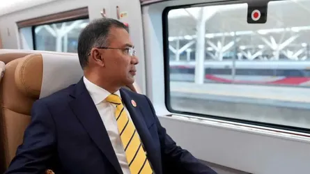 বুলেট ট্রেনে দালিয়ান থেকে বেইজিংয়ে রওনা প্রধানমন্ত্রীর