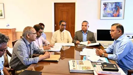 স্বাস্থ্যসেবা জনগণের দ্বারপ্রান্তে পৌঁছে দিতে অ্যাম্বুলেন্স সেবা নিশ্চিত করবে সরকার