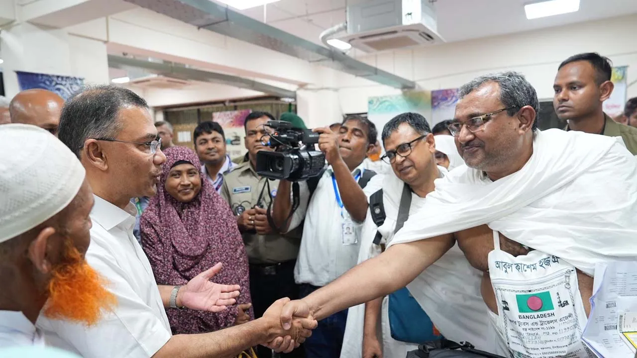 হজ ক্যাম্প পরিদর্শন করলেন প্রধানমন্ত্রী