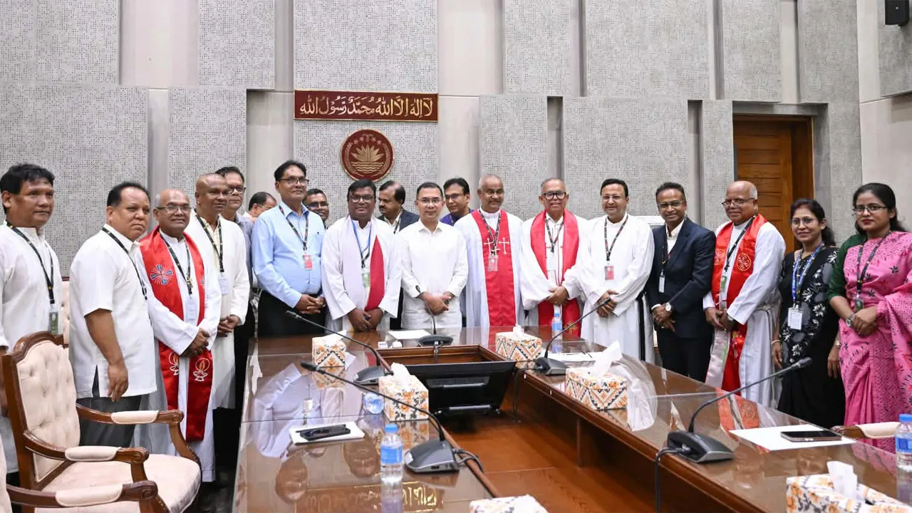 ‘বেটার’ বাংলাদেশ বিনির্মাণে ঐক্যবদ্ধভাবে কাজ করার আহ্বান প্রধানমন্ত্রীর