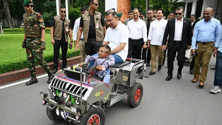 বিশেষ চাহিদাসম্পন্ন তরুণের বানানো ‘স্মার্ট কারে’ চড়লেন প্রধানমন্ত্রী