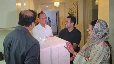 সেই নবদম্পতির জন্য উপহার পাঠালেন প্রধানমন্ত্রী