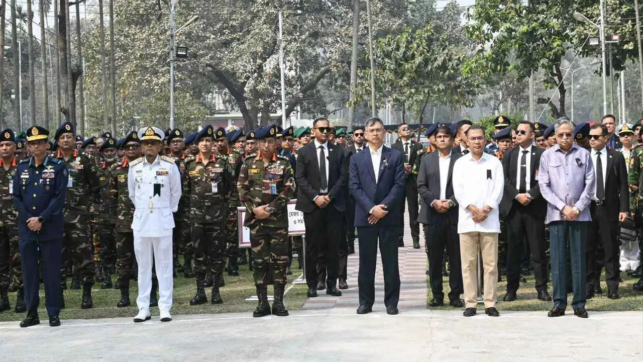 পিলখানা হত্যাকাণ্ড :  শহীদ সেনা কর্মকর্তাদের প্রতি রাষ্ট্রপতি ও প্রধানমন্ত্রীর শ্রদ্ধা