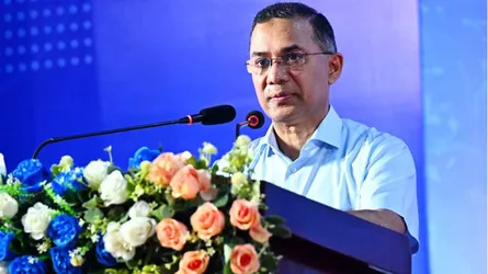 রাজনীতি করতে গিয়ে যেন দায়িত্ব পালনে বিঘ্ন না ঘটে