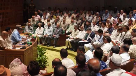 সরকারদলীয় এমপিদের সাথে বৈঠকে প্রধানমন্ত্রী