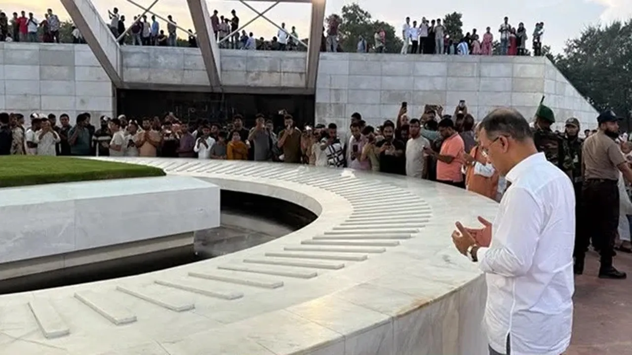 জিয়াউর রহমান ও খালেদা জিয়ার কবর জিয়ারত করলেন প্রধানমন্ত্রী