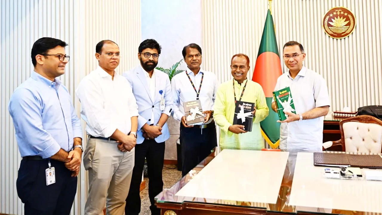‘বীর রাষ্ট্রনায়ক জিয়াউর রহমান’ বইয়ের মোড়ক উন্মোচন করলেন প্রধানমন্ত্রী