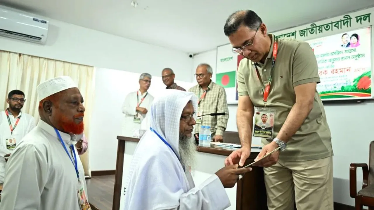 ঢাকা-১৭ আসনের বিভিন্ন ধর্মীয় উপাসনালয়ে আর্থিক অনুদান প্রদান প্রধানমন্ত্রীর