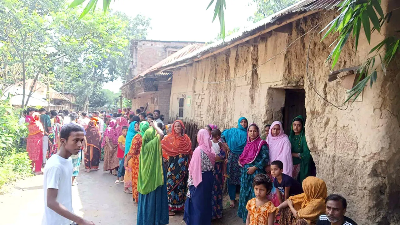 রাজশাহীতে ৪ জনের লাশ উদ্ধার : চিরকুটে লেখা ‘নিজ হাতে সবাইকে মারলাম’