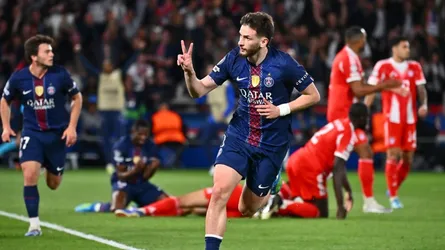 ৯ গোলের রোমাঞ্চকর সেমিফাইনালে বায়ার্নকে হারাল পিএসজি