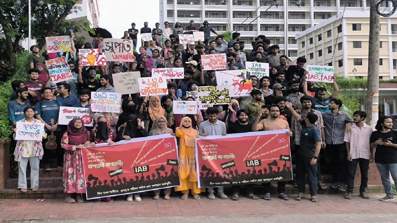 ৩ দফা দাবিতে আন্দোলনে পাবিপ্রবি স্থাপত্য বিভাগের শিক্ষার্থীরা