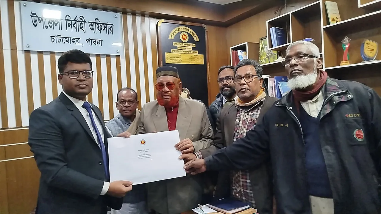 পাবনা-৩ আসনে সাবেক এমপি আনোয়ারুলের স্বতন্ত্র প্রার্থী হিসেবে মনোনয়নপত্র সংগ্রহ
