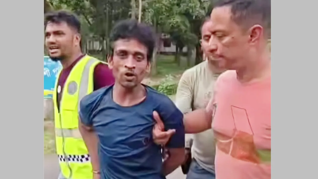 ঈশ্বরদীতে পুলিশ হত্যা মামলার পলাতক আসামি অস্ত্রসহ গ্রেফতার