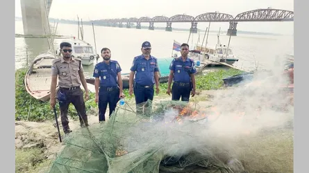 ঈশ্বরদীতে পদ্মায় অভিযান, ২০ হাজার মিটার অবৈধ জাল জব্দ