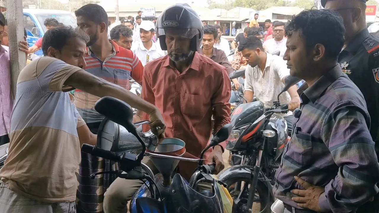 ব্যবসায়ীর গোয়ালঘর থেকে দেড় হাজার লিটার পেট্রোল ও অকটেন উদ্ধার