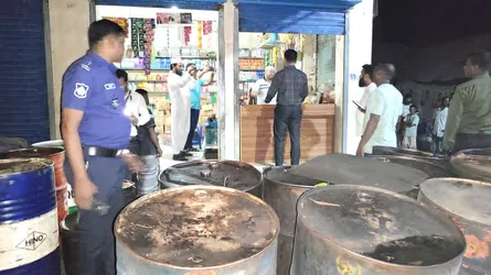 পাবনায় অবৈধভাবে মজুদ ৩৬০০ লিটার তেল উদ্ধার
