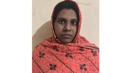 পাবনায় ৮ কুকুরছানা হত্যায় মামলা, সরকারি কর্মকর্তার স্ত্রী গ্রেফতার