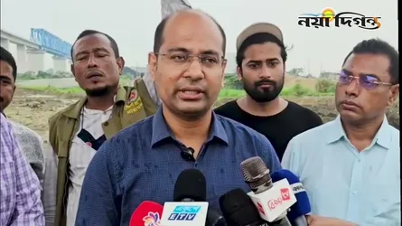সমালোচনার মুখে পদ্মা রেলসেতুর নিচে মাটি কাটা বন্ধ করলেন ইউএনও