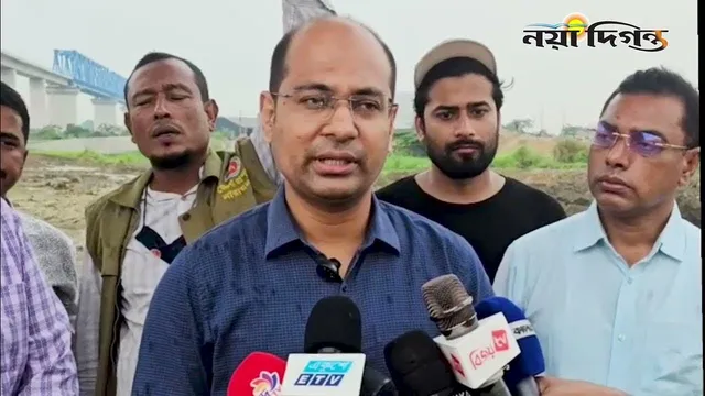 সমালোচনার মুখে পদ্মা রেলসেতুর নিচে মাটি কাটা বন্ধ করলেন ইউএনও