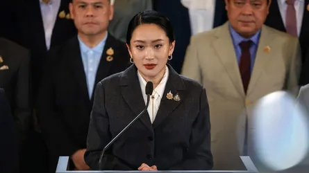 থাইল্যান্ডের সাবেক প্রধানমন্ত্রী পেতংতার্নের দলীয় নেতৃত্ব থেকে পদত্যাগ