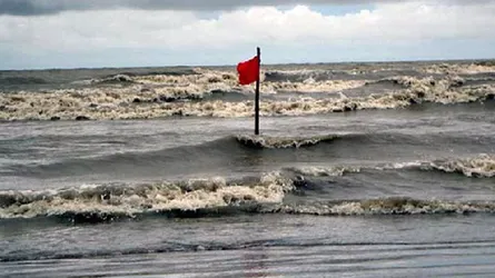 পায়রা সমুদ্র বন্দরে ৩ নম্বর সতর্ক সংকেত