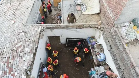 লাহোরে কোচিং সেন্টারের ছাদ ধসে ১৪ শিশু নিহত