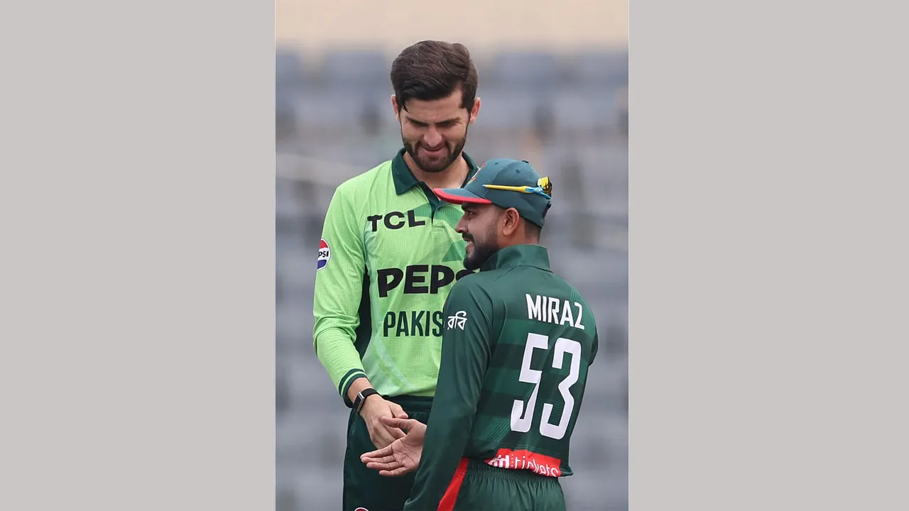 পাকিস্তানের বিপক্ষে টস হেরে ব্যাটিংয়ে বাংলাদেশ