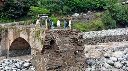 পাকিস্তানে ভারী বৃষ্টি-আকস্মিক বন্যায় নিহত বেড়ে ৩৪৪