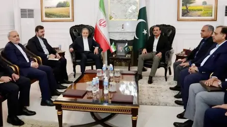 পাকিস্তানের সামরিক প্রধানের সাথে ইরানের পররাষ্ট্রমন্ত্রীর বৈঠক