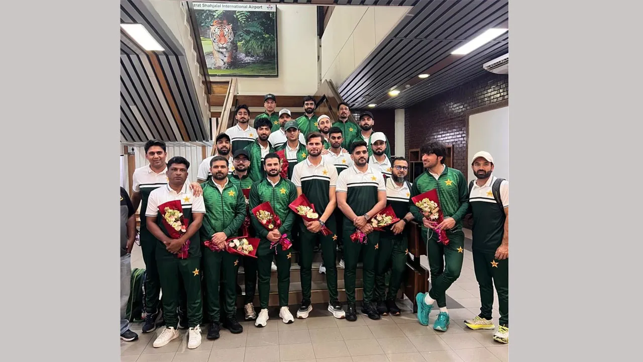 বাংলাদেশে পৌঁছে সাহরি সেরেছে পাকিস্তান দল