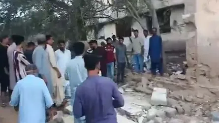 পাকিস্তানে স্কুলের দেয়াল ধসে নিহত ৫