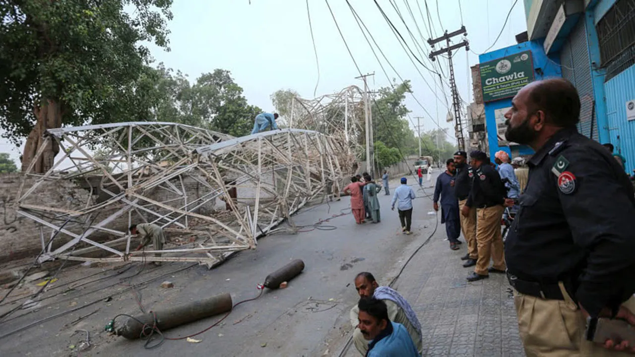 পাকিস্তানে ঝড়-বৃষ্টিতে ১০ জনের মৃত্যু, আহত ৪৩