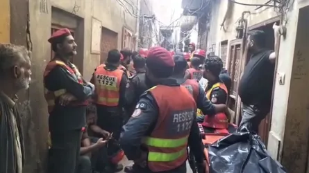 পাকিস্তানে বাড়ির ছাদ ধসে নিহত ৮