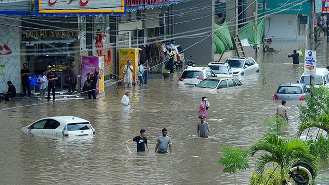 পাকিস্তানের পাঞ্জাবে বন্যা, সরিয়ে নেয়া হলো ১৯ হাজার মানুষকে