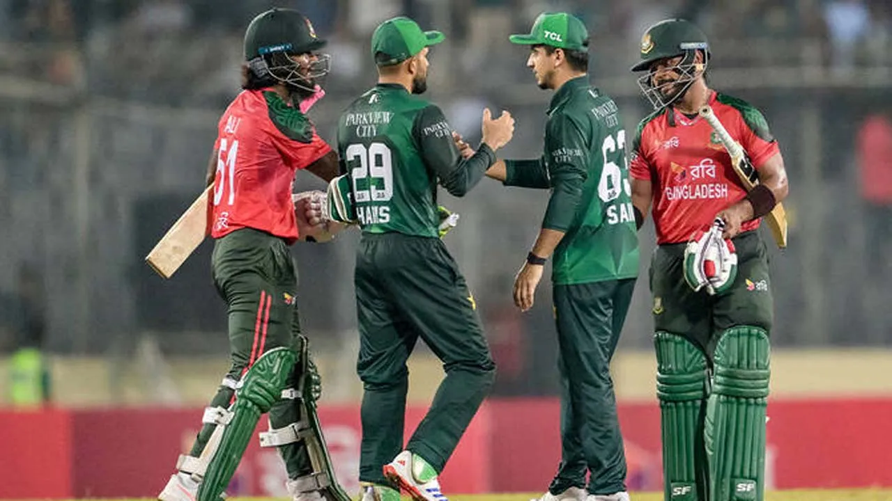 ভোরে ঢাকায় আসছে পাকিস্তান দল, বিমানবন্দরেই করবেন সেহরি