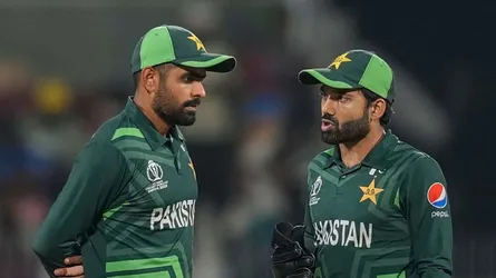 পাকিস্তানের টি-২০ দলে ফিরলেন বাবর, রিজওয়ান আছেন ওয়ানডেতে