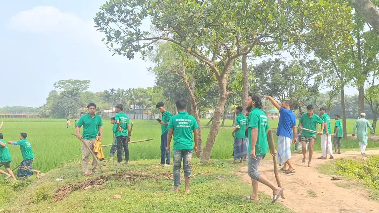 খাল খনন নিয়ে পাকুন্দিয়ায় বিএনপির দু-পক্ষের পাল্টাপাল্টি ধাওয়া