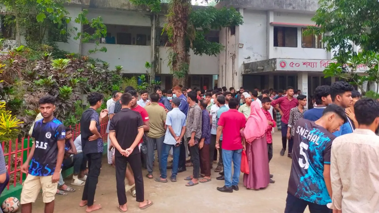 পাকুন্দিয়ায় মোটরসাইকেল-সিএনজি সংঘর্ষে নিহত ২