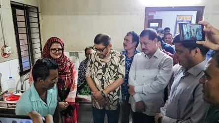 পাকুন্দিয়া স্বাস্থ্য কমপ্লেক্সে আকস্মিক পরিদর্শনে স্বাস্থ্যমন্ত্রী