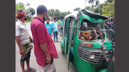 পাকুন্দিয়ায় ট্রাক-সিএনজিচালিত অটোরিকশা সংঘর্ষে নিহত ১, আহত ৪