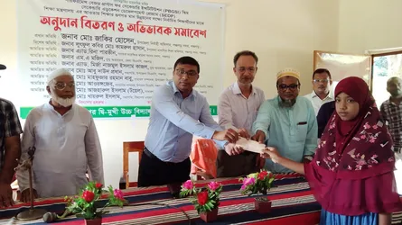 পঞ্চগড়ে শিক্ষার্থীদের মাঝে অনুদানের চেক বিতরণ ও অভিভাবক সমাবেশ