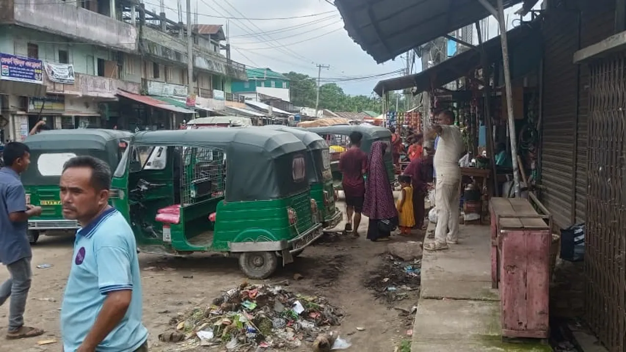 পানছড়ি বাজারে চলছে ফুটপাত দখলের প্রতিযোগিতা, বাড়ছে জনদুর্ভোগ