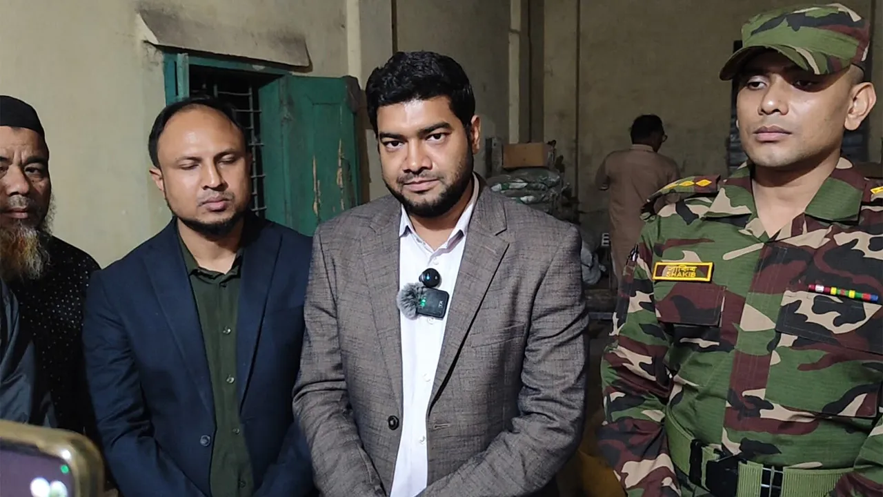 দেবীগঞ্জে সার গুদামে যৌথ বাহিনীর অভিযান, জরিমানা