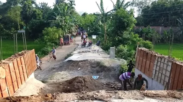 দেবীগঞ্জে মেয়াদ পেরিয়েও ঝুলছে এলজিইডির উন্নয়নকাজ