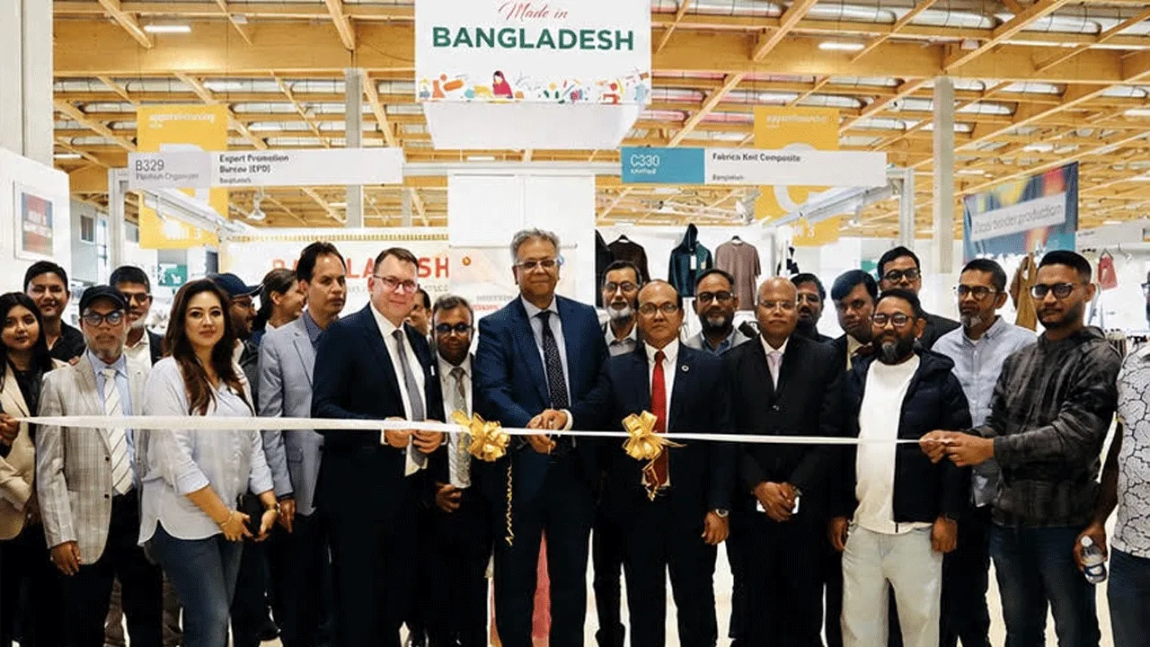 প্যারিসে টেক্সওয়ার্ল্ড মেলা ২০২৬ শুরু, উদ্বোধন বাংলাদেশ প্যাভিলিয়নের