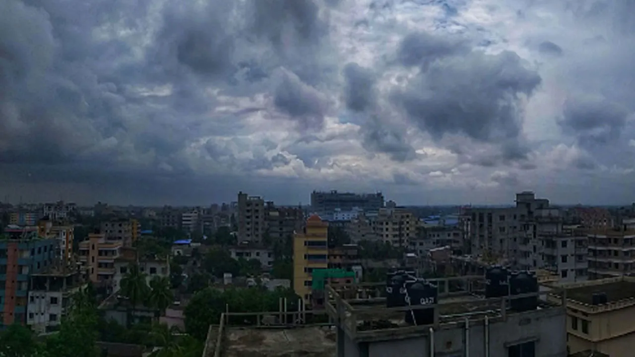 ঢাকায় আংশিক মেঘলা আকাশ, বজ্রবৃষ্টির সম্ভাবনা
