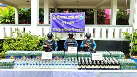 পতেঙ্গায় বিপুল পরিমাণ বিদেশী মদ, ভারতীয় শাড়ি ও গাঁজা জব্দ