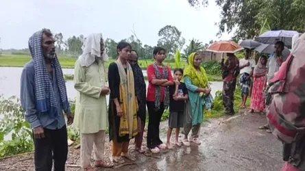 পাটগ্রাম সীমান্তে শিশুসহ সাতজনকে পুশইন বিএসএফের