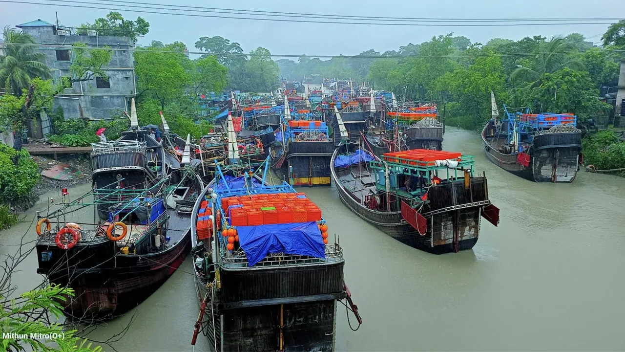 সমুদ্রে মাছ ধরায় ৫৮ দিনের নিষেধাজ্ঞা শুরু