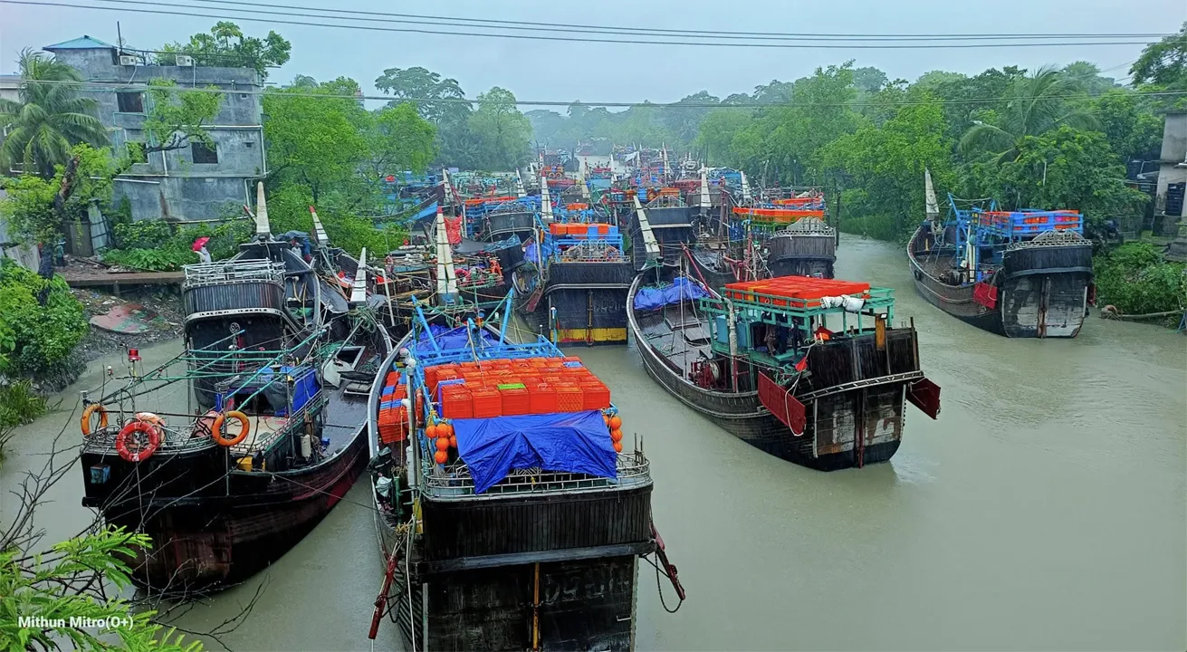 সমুদ্রে মাছ ধরায় ৫৮ দিনের নিষেধাজ্ঞা শুরু